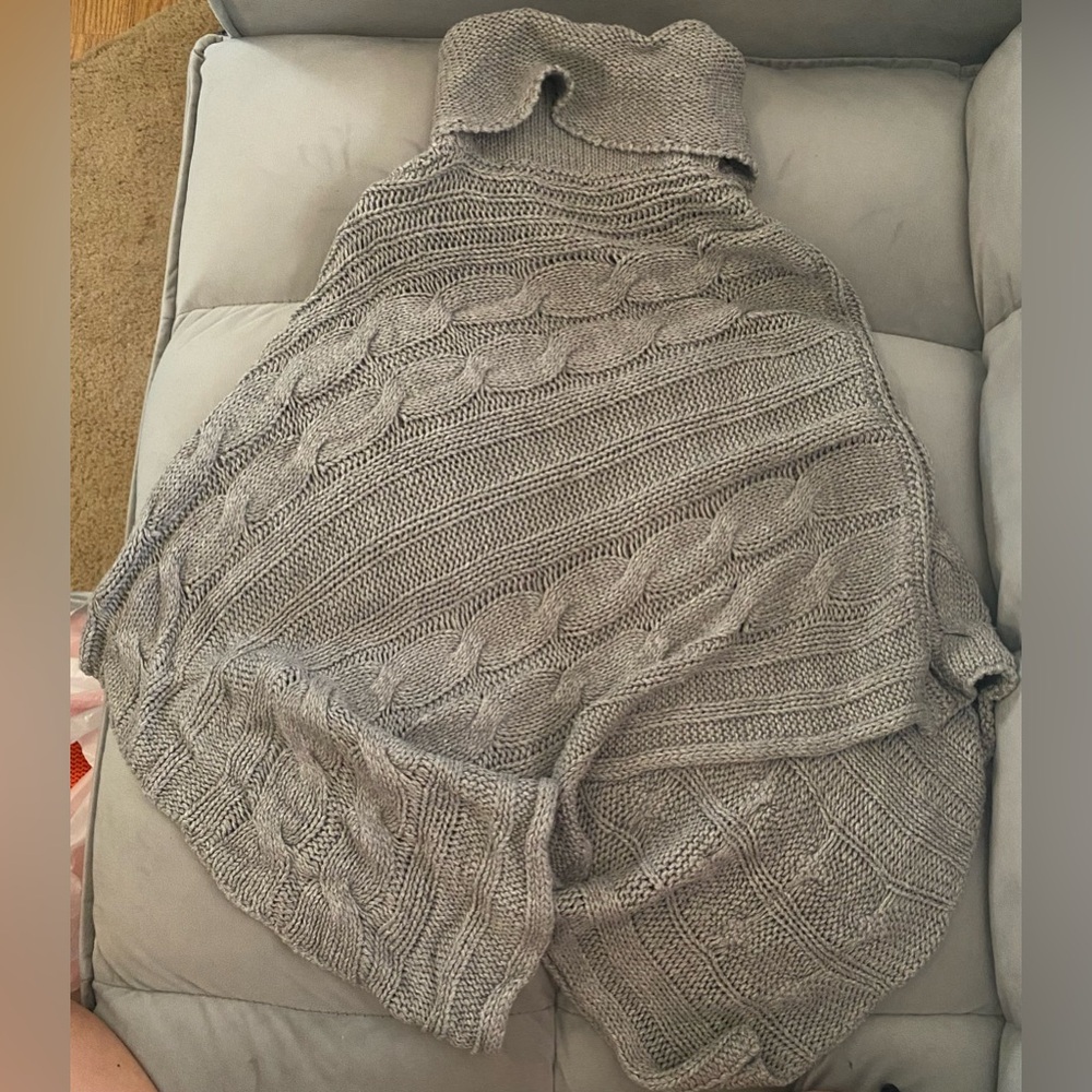 Gray knitted poncho